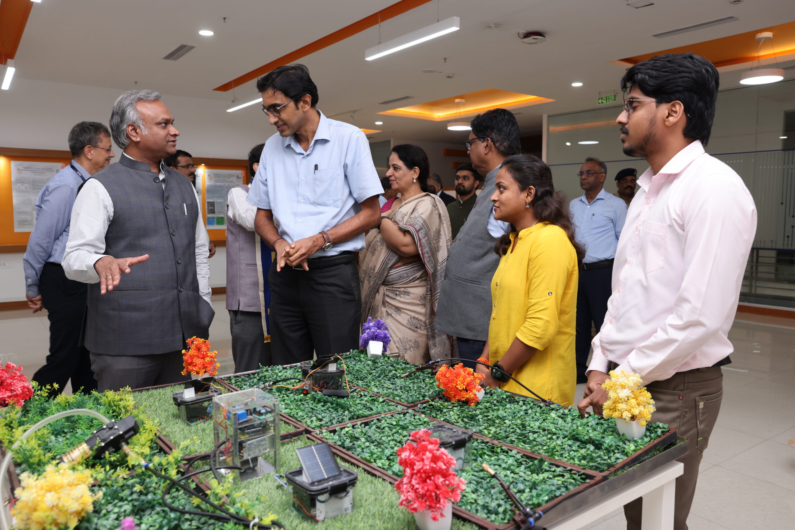 Hon’ble Minister Shri Priyank Kharge, Chief Guest at K-VLSI PG Diploma Valedictory Ceremony, Visits CIET Projects at MINRO Center